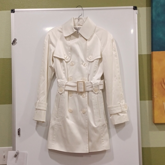 Jessica Simpson Jackets & Blazers - Jessica Simpson Medium creame/off white Short Cotton/polyester trenchcoat.